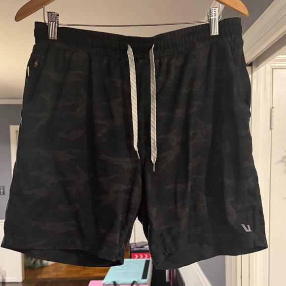 Vuori Other - Vuori Ponto Performance Black Camouflage Men's Shorts in size XL